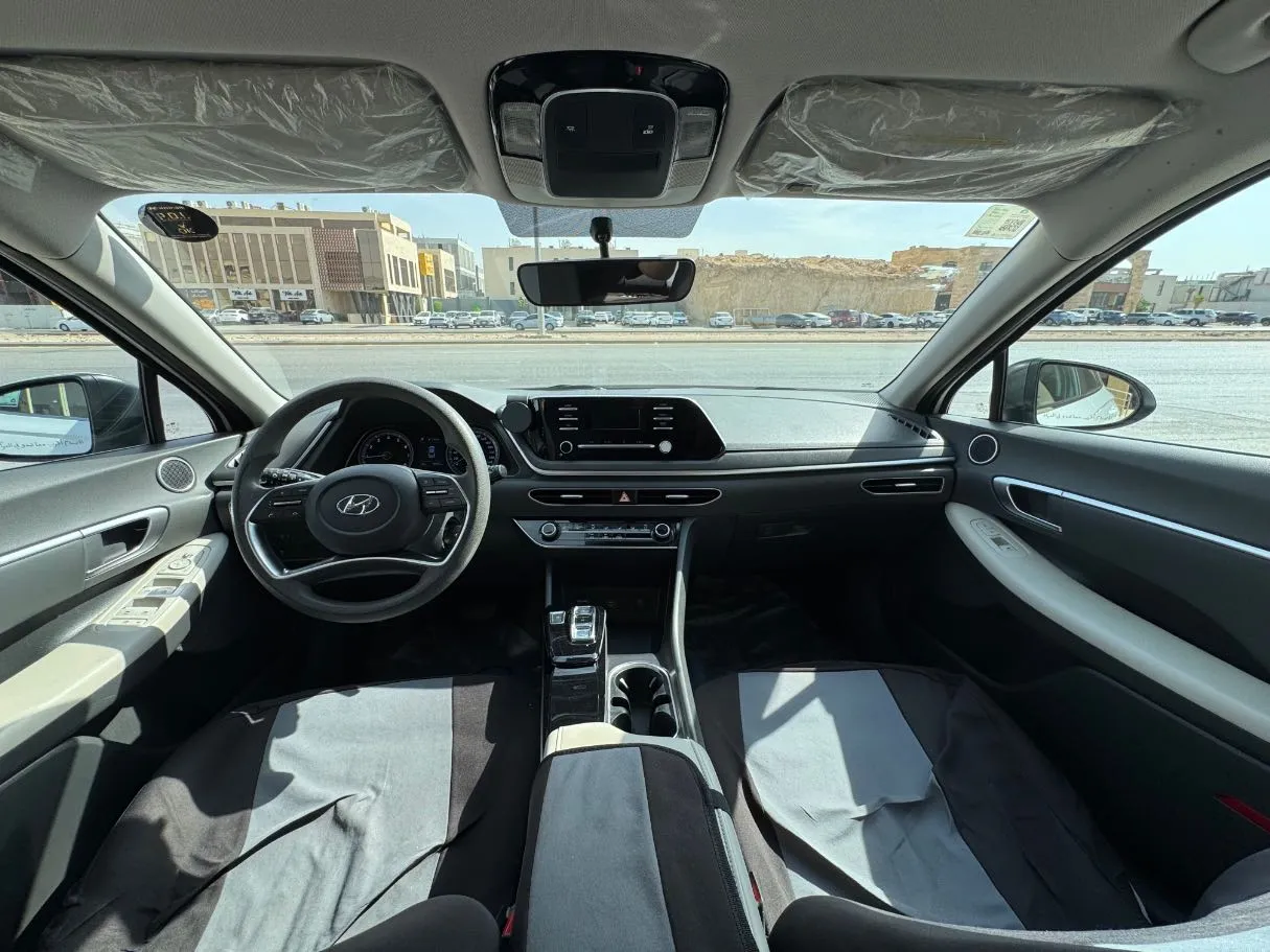 Car image 14