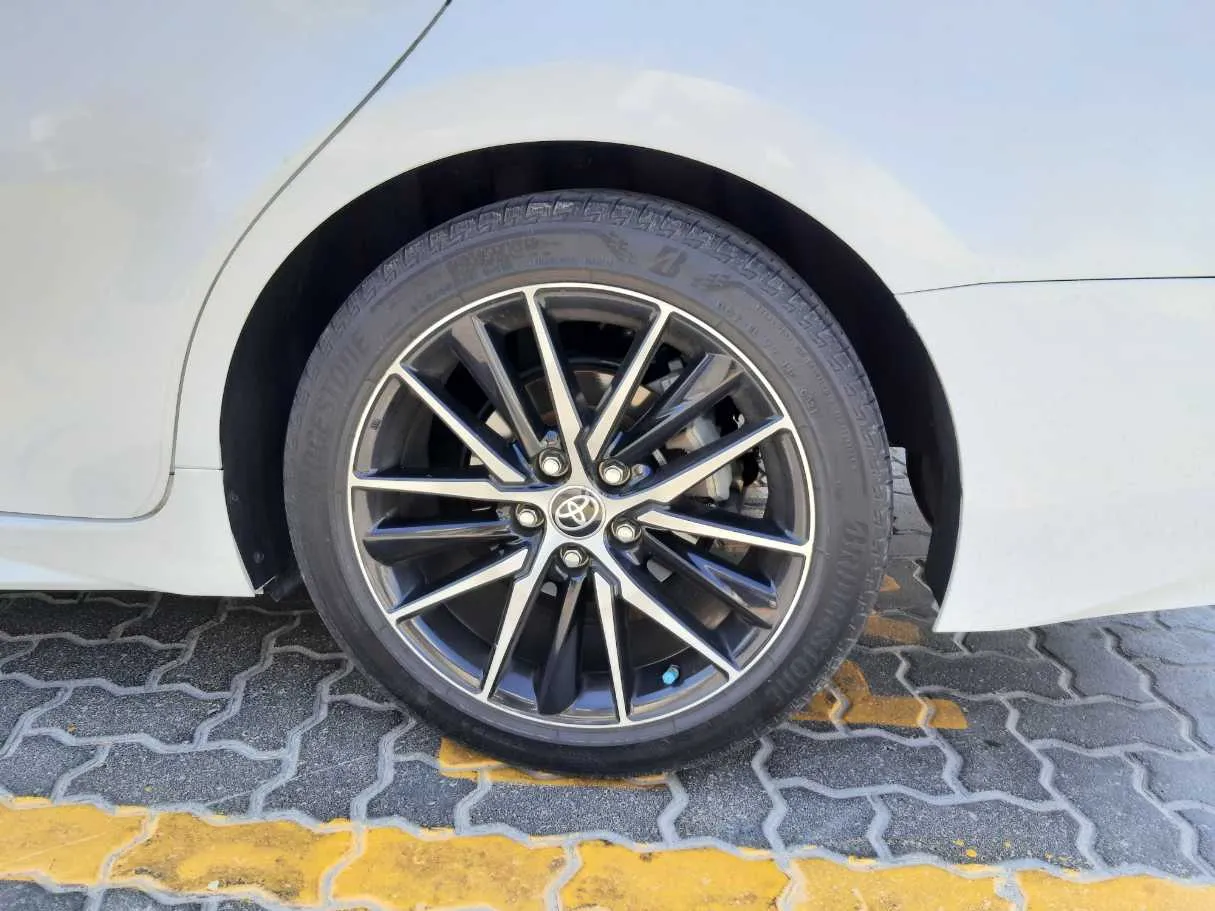 Car image 9