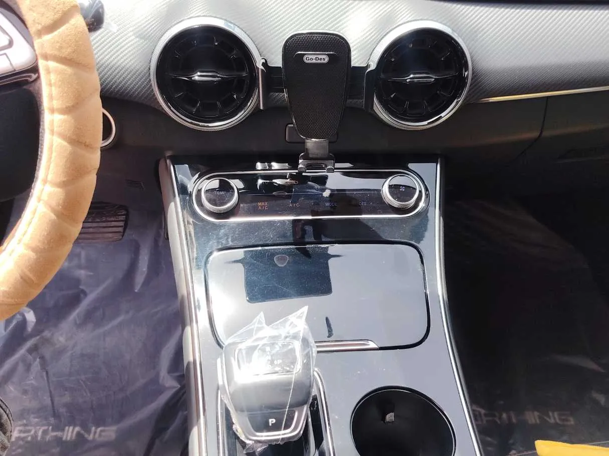 Car image 20