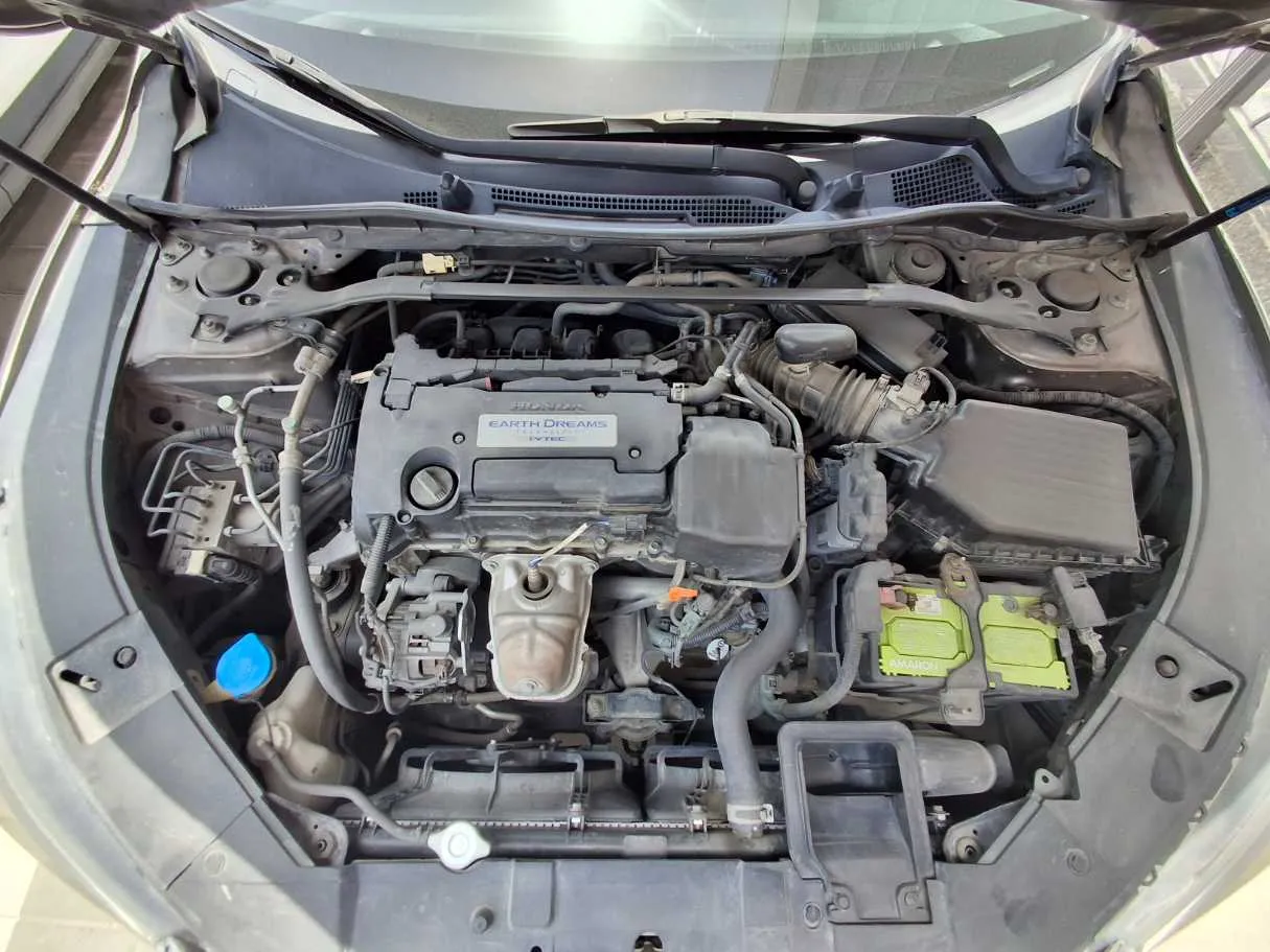 Car image 17