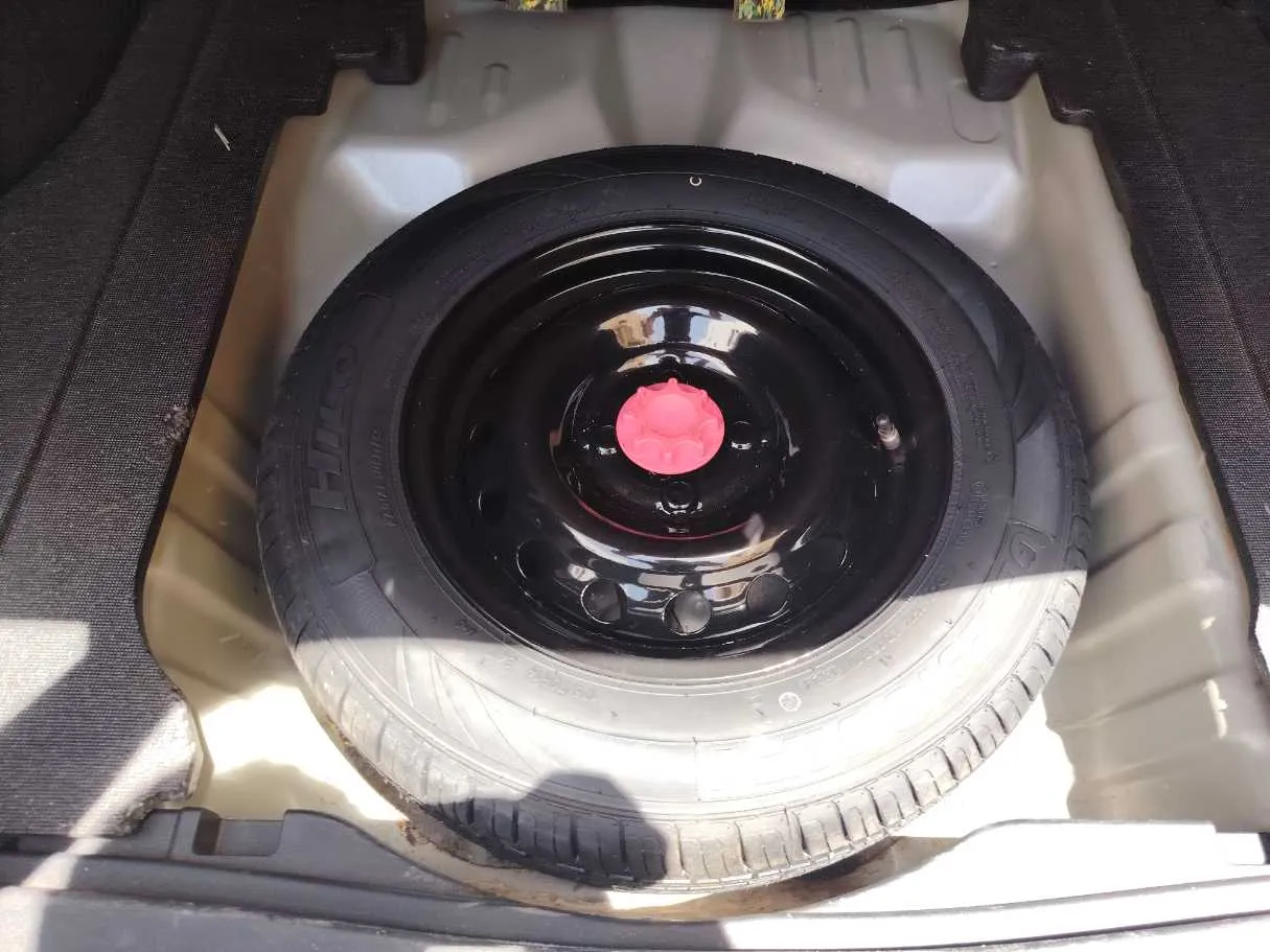 Car image 25