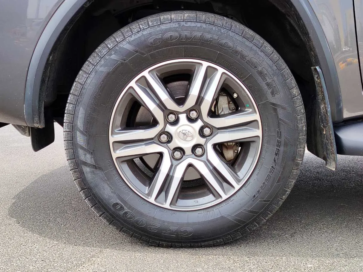 Car image 10