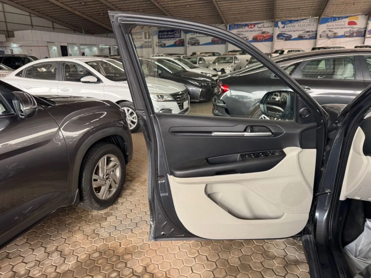 Car image 8