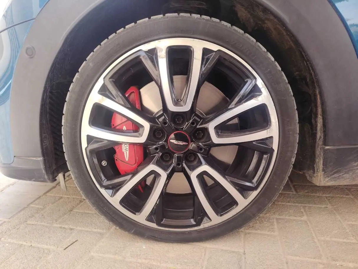 Car image 10