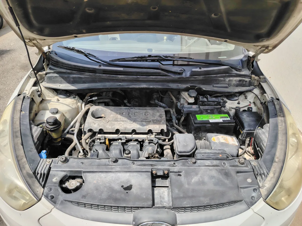 Car image 25
