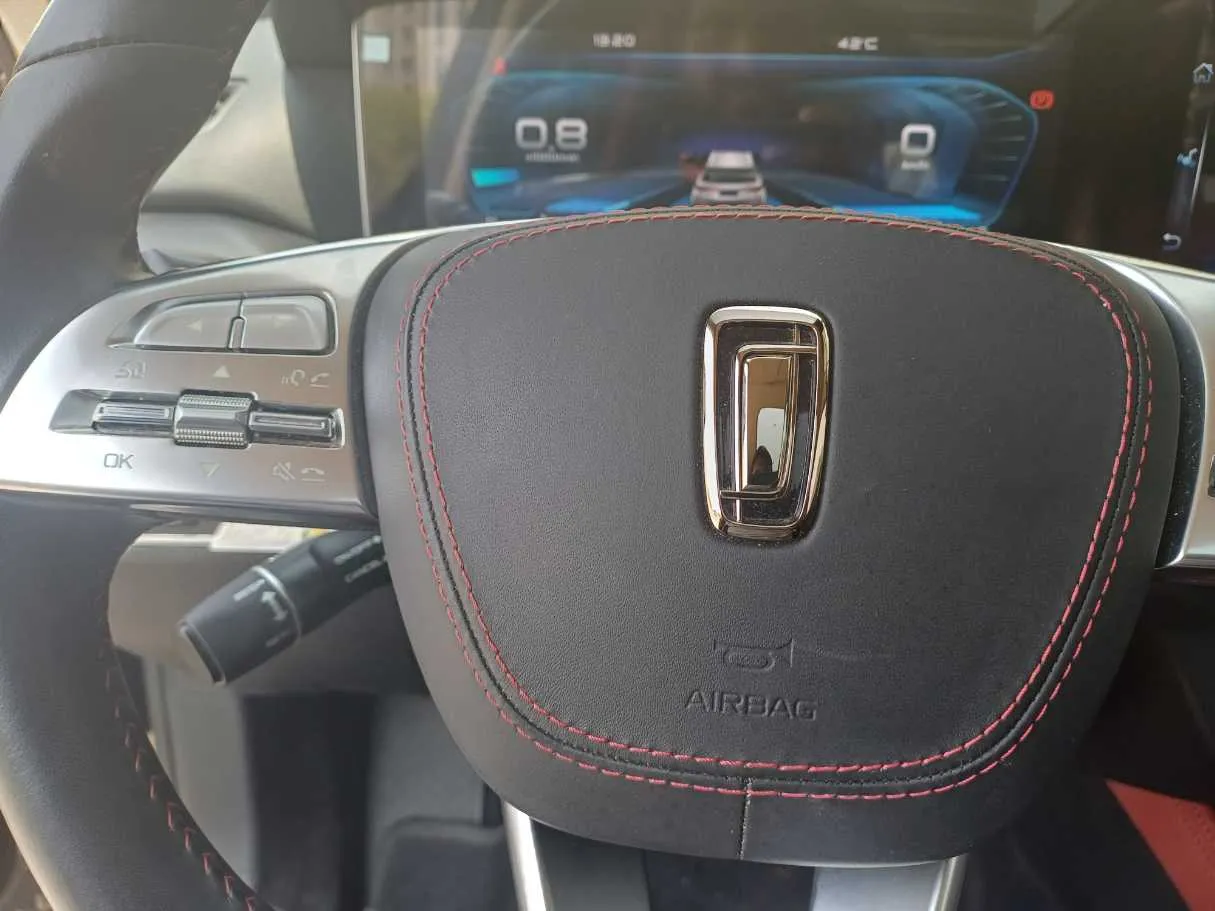 Car image 19