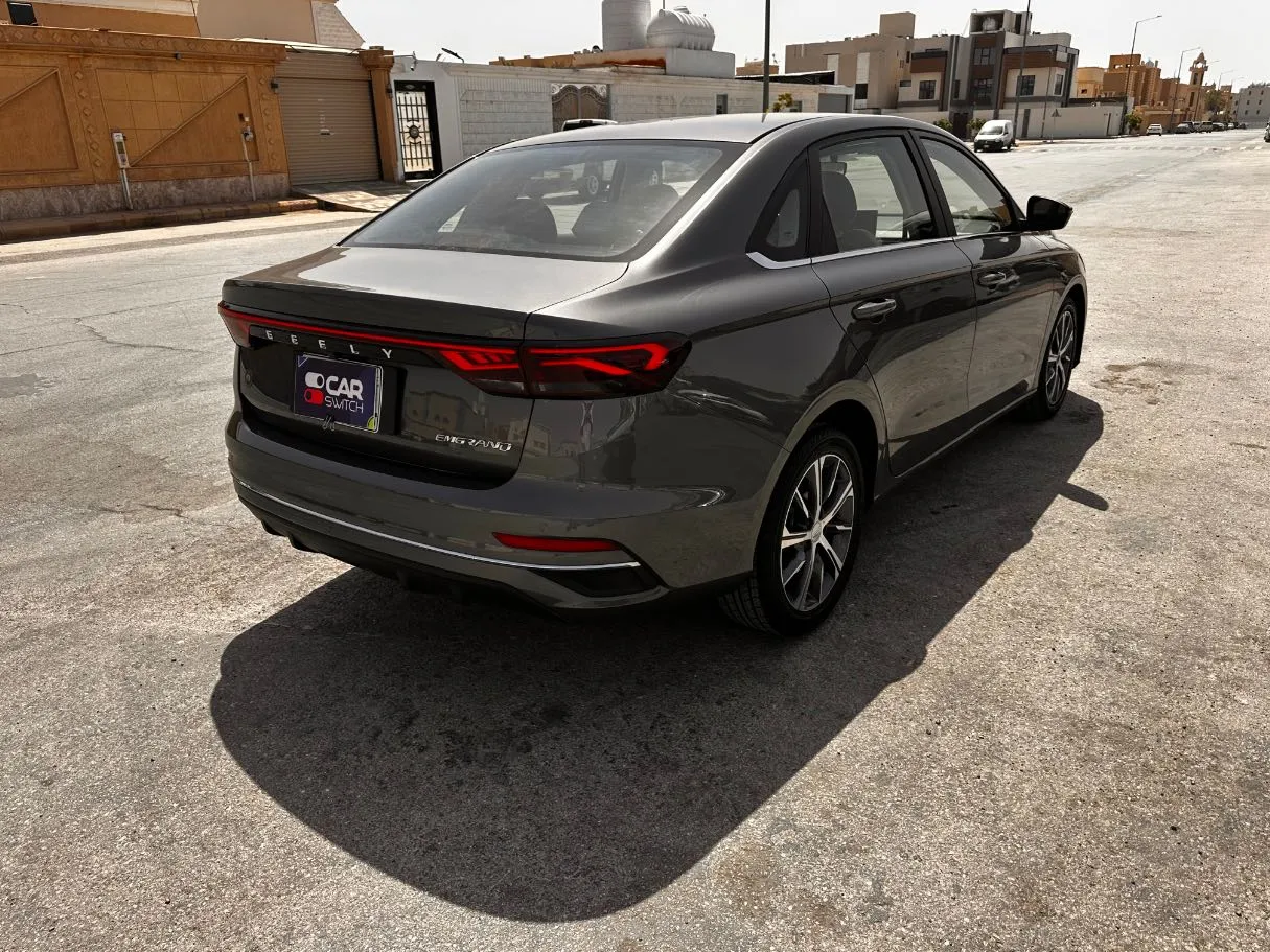 Car image 5