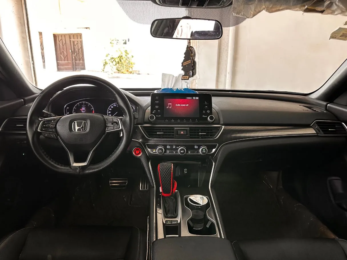 Car image 16