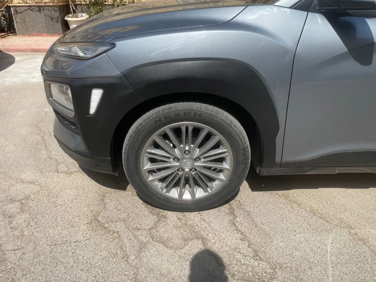 Car image 9