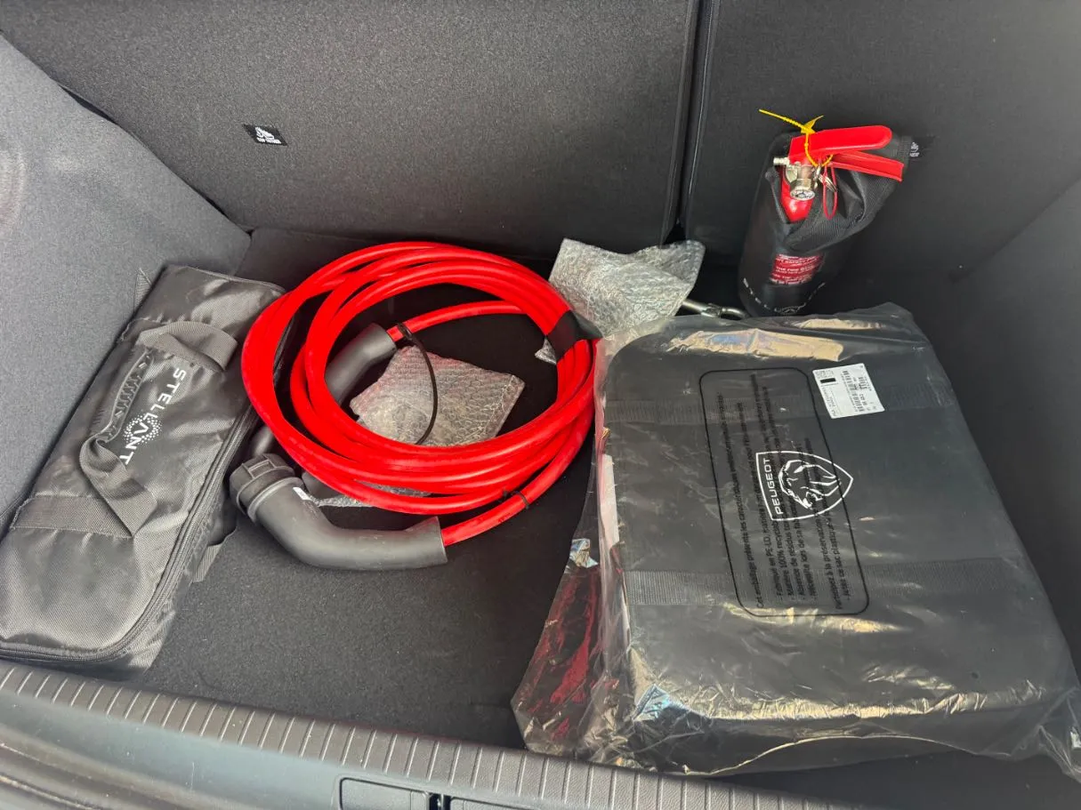 Car image 19