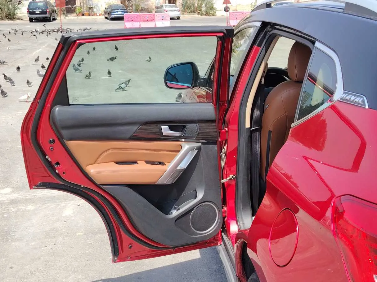 Car image 14