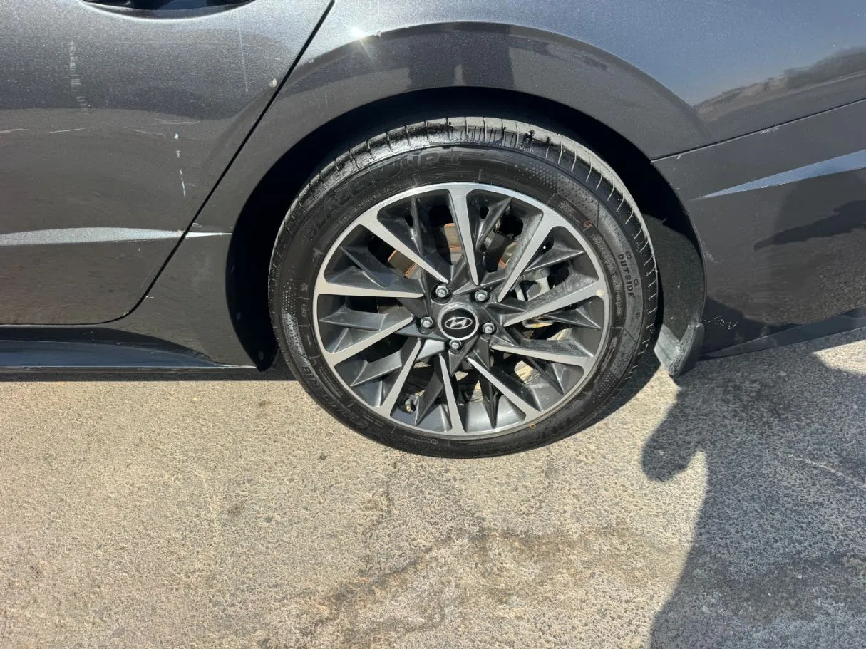 Car image 9
