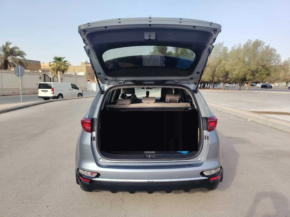 Car image 23