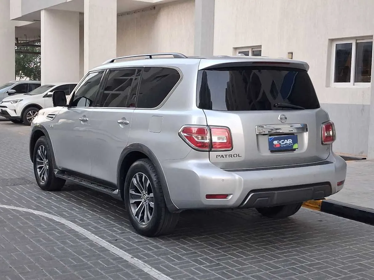 Car image 7
