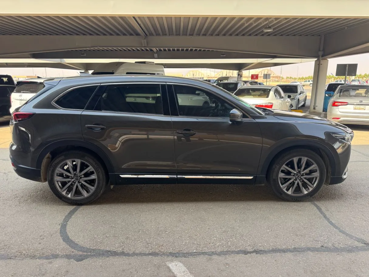 Car image 4
