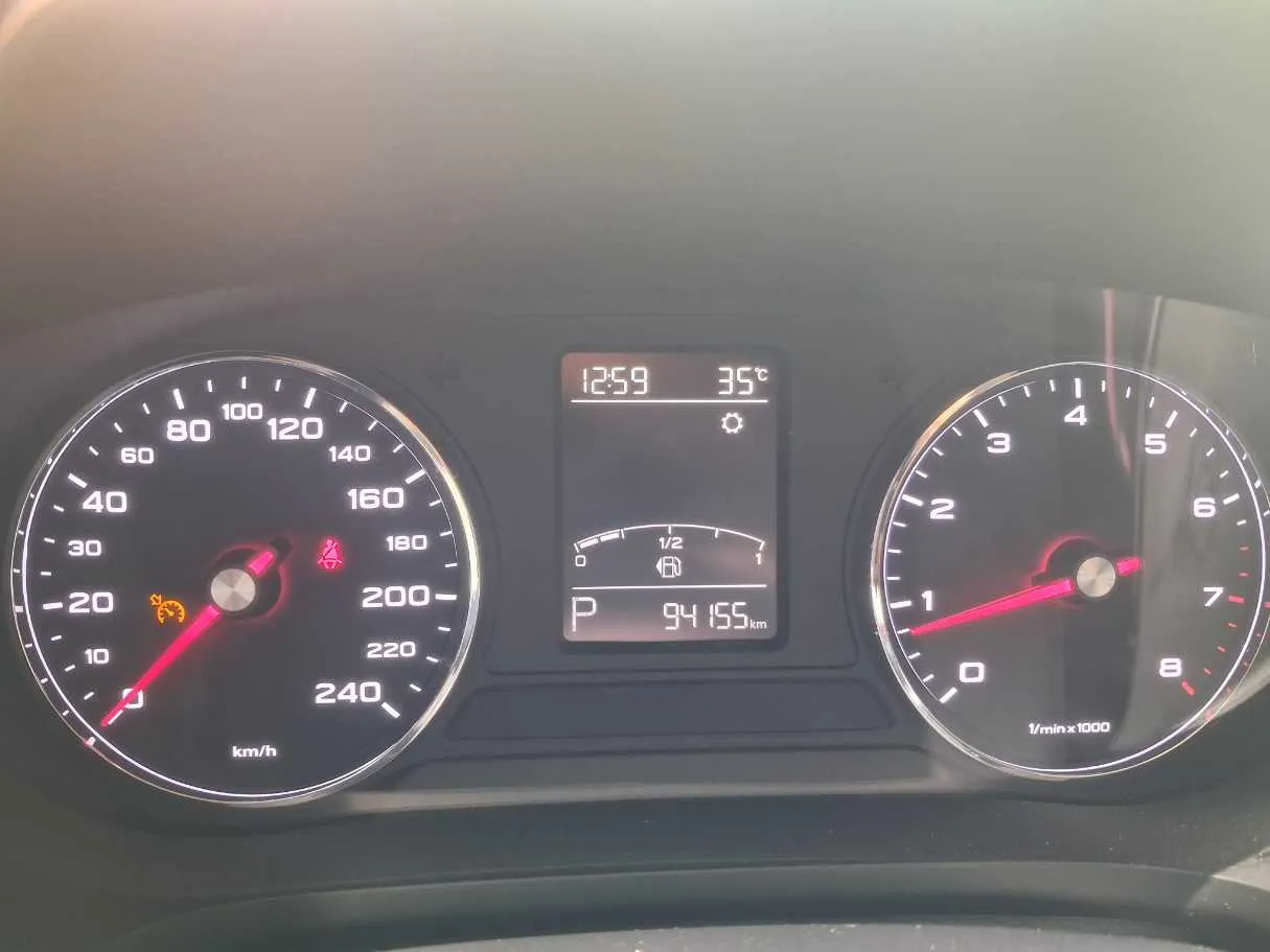 Car image 18