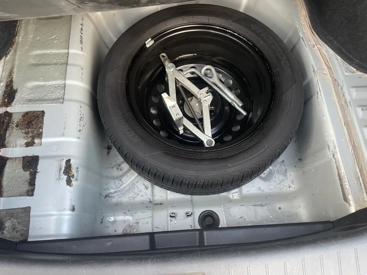Car image 23