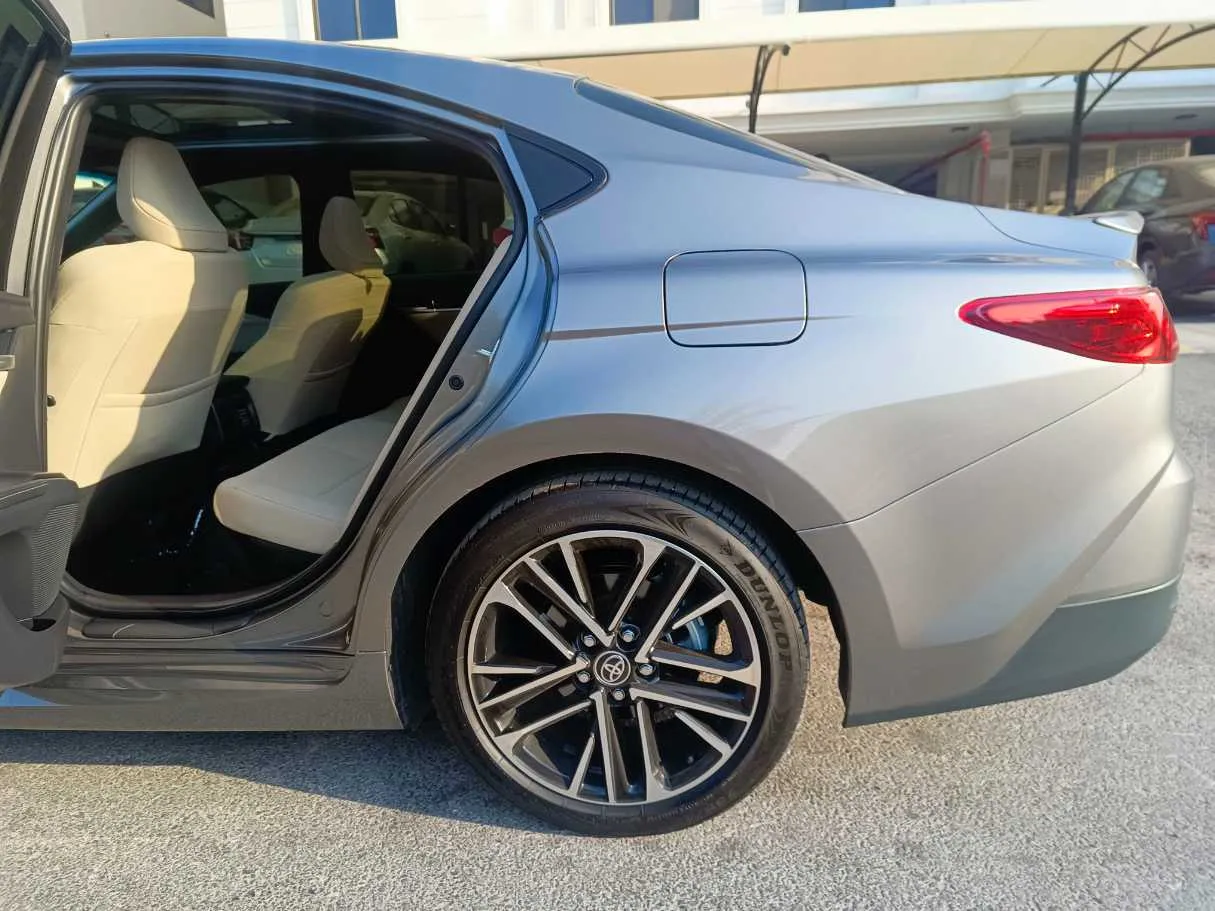 Car image 20