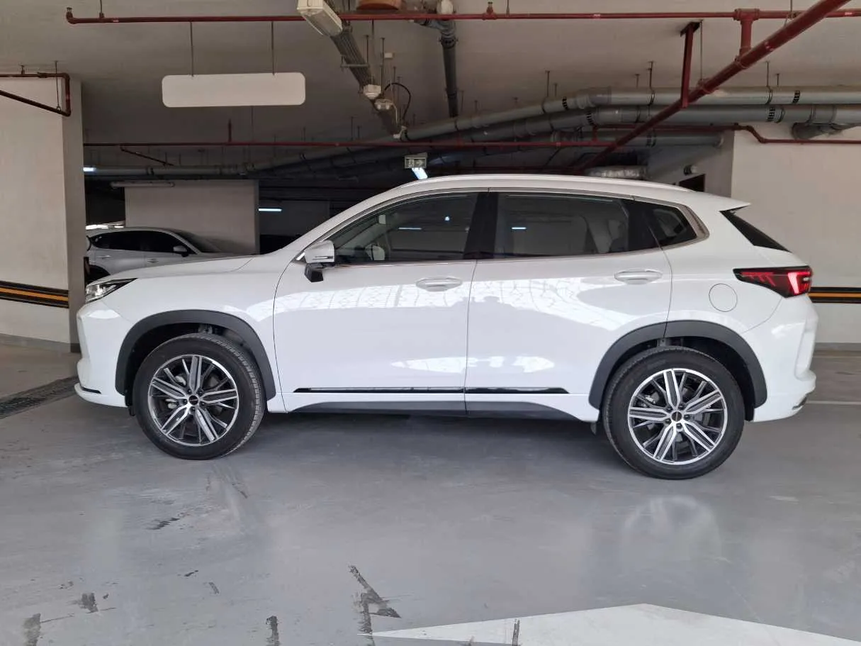 Car image 4