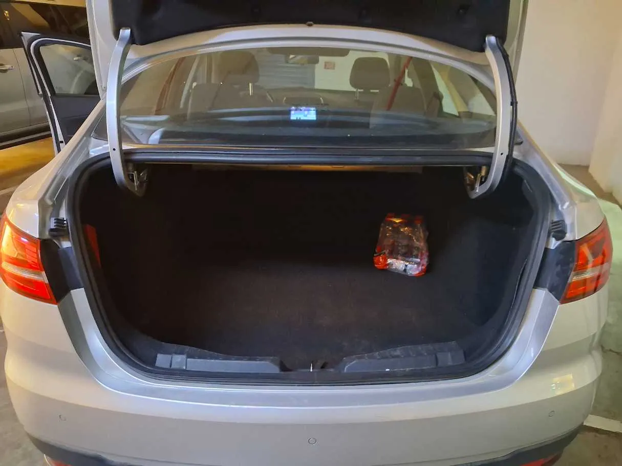 Car image 21