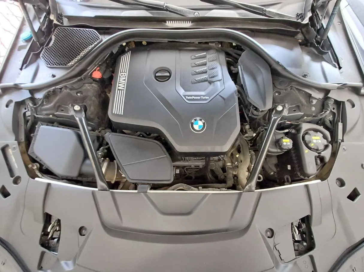 Car image 17