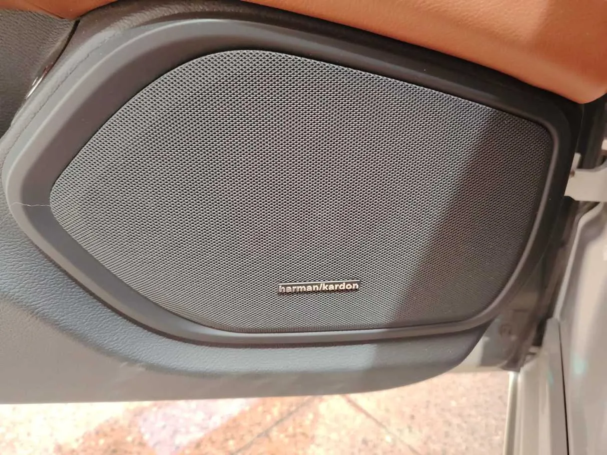Car image 33