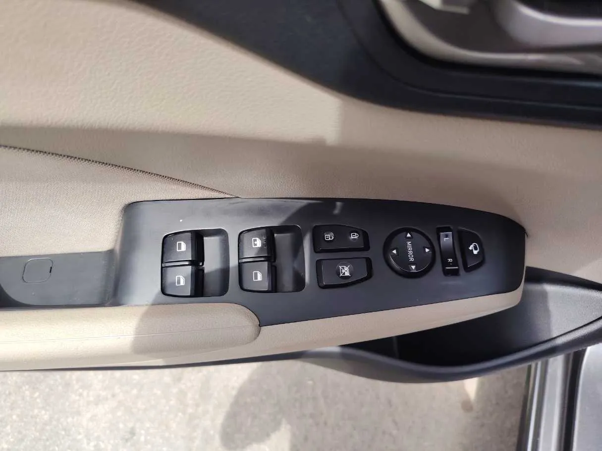 Car image 27