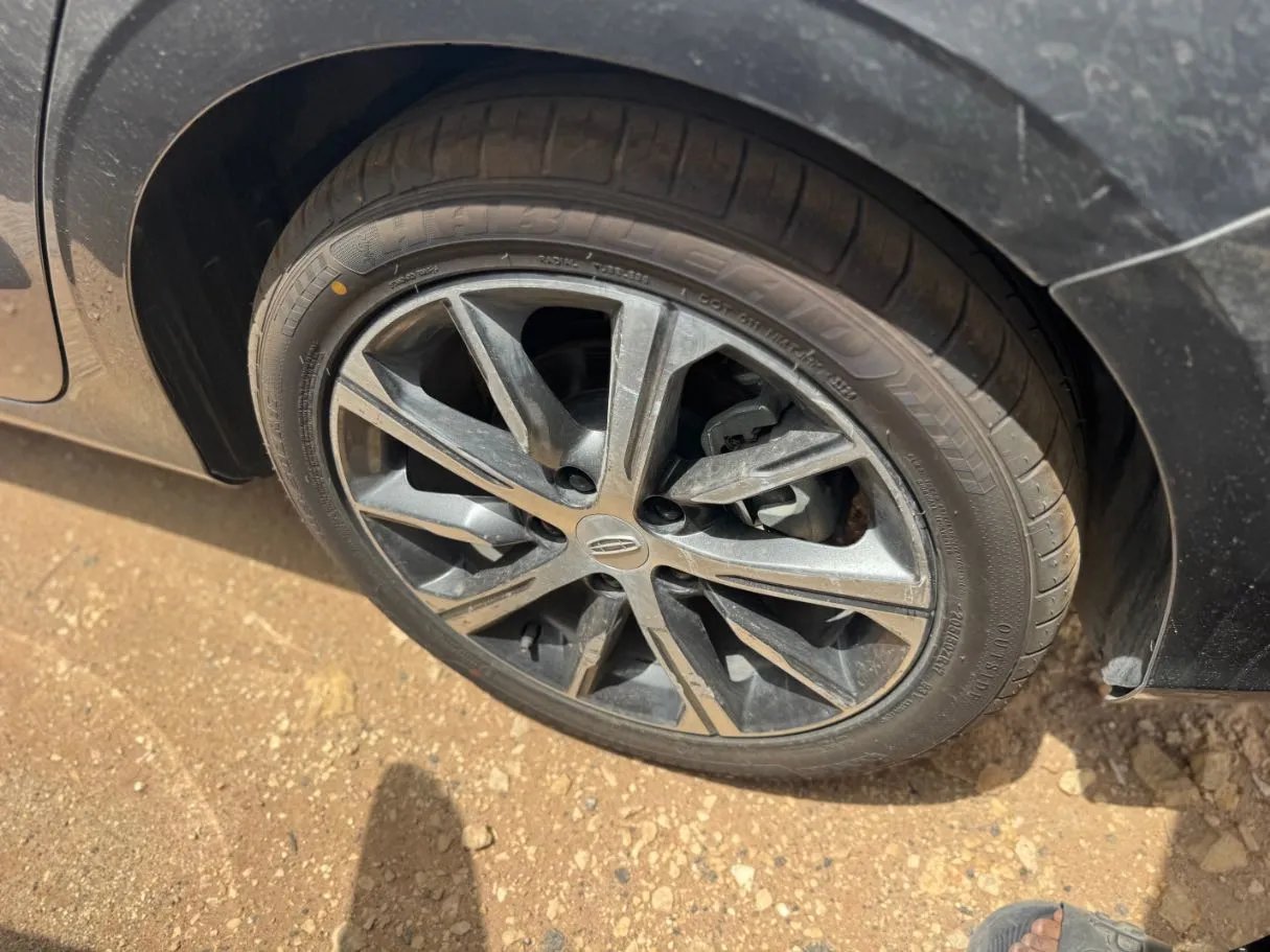 Car image 7