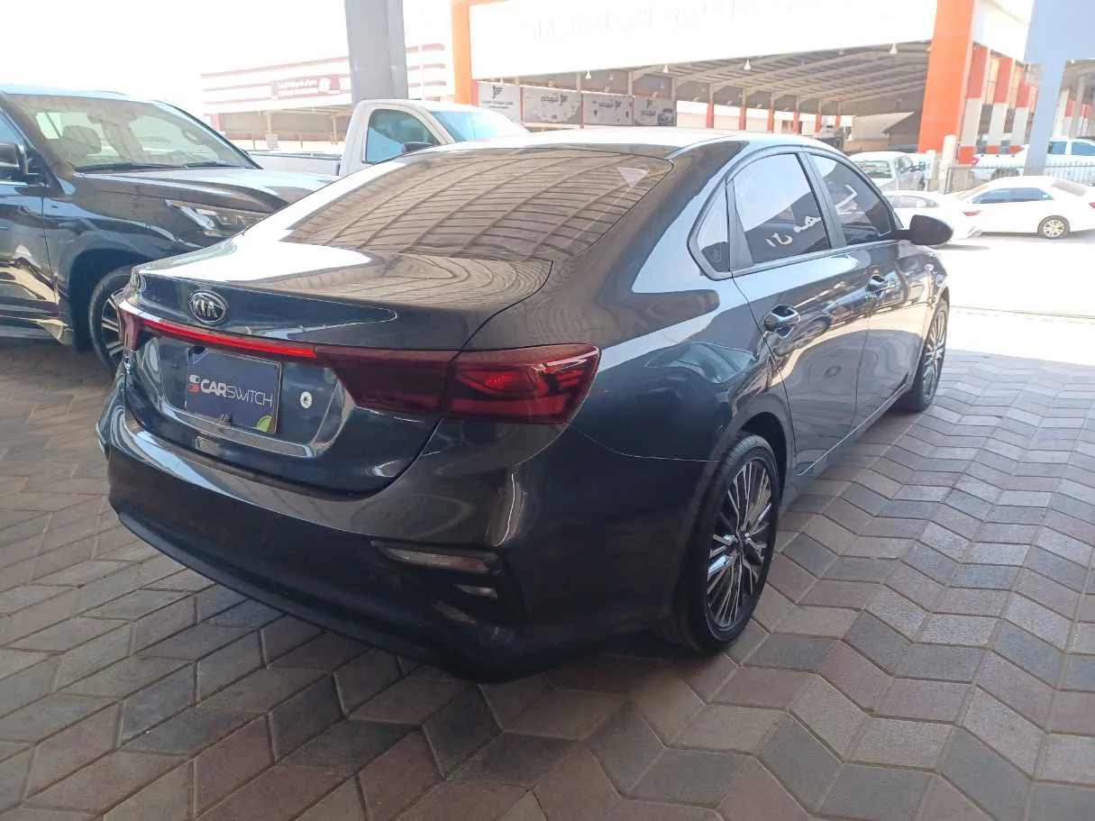 Car image 4