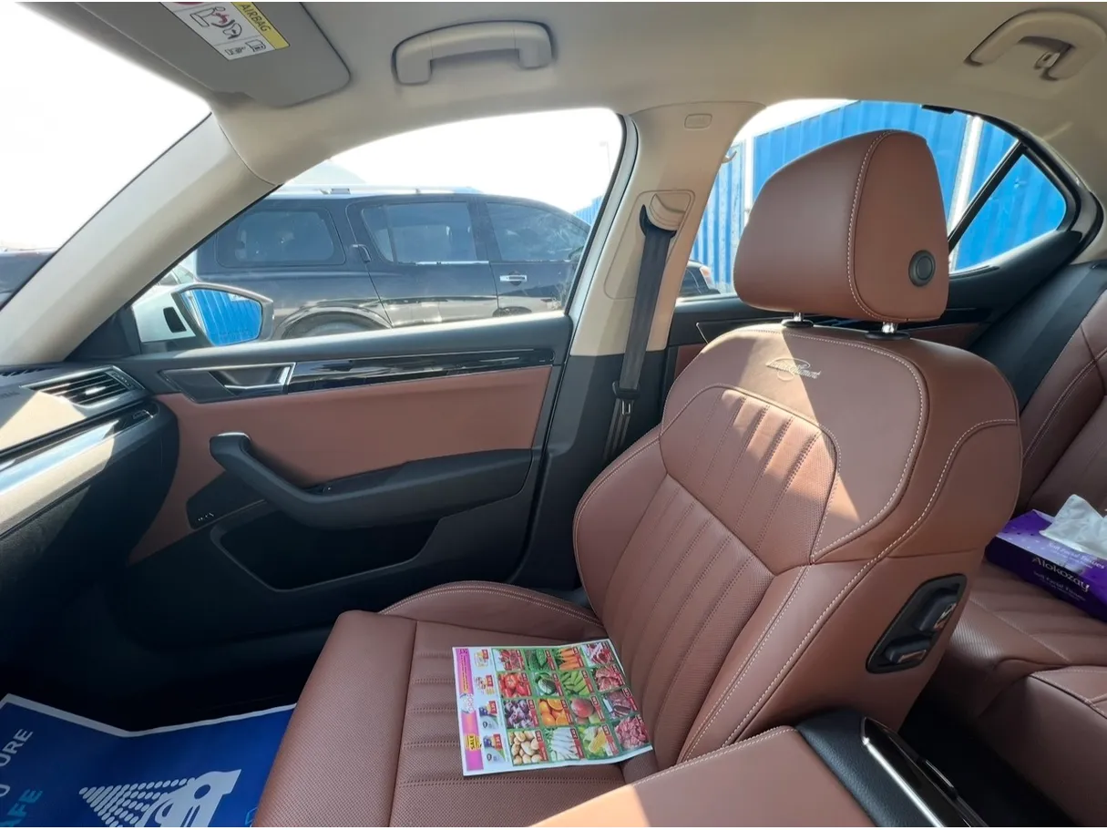 Car image 10