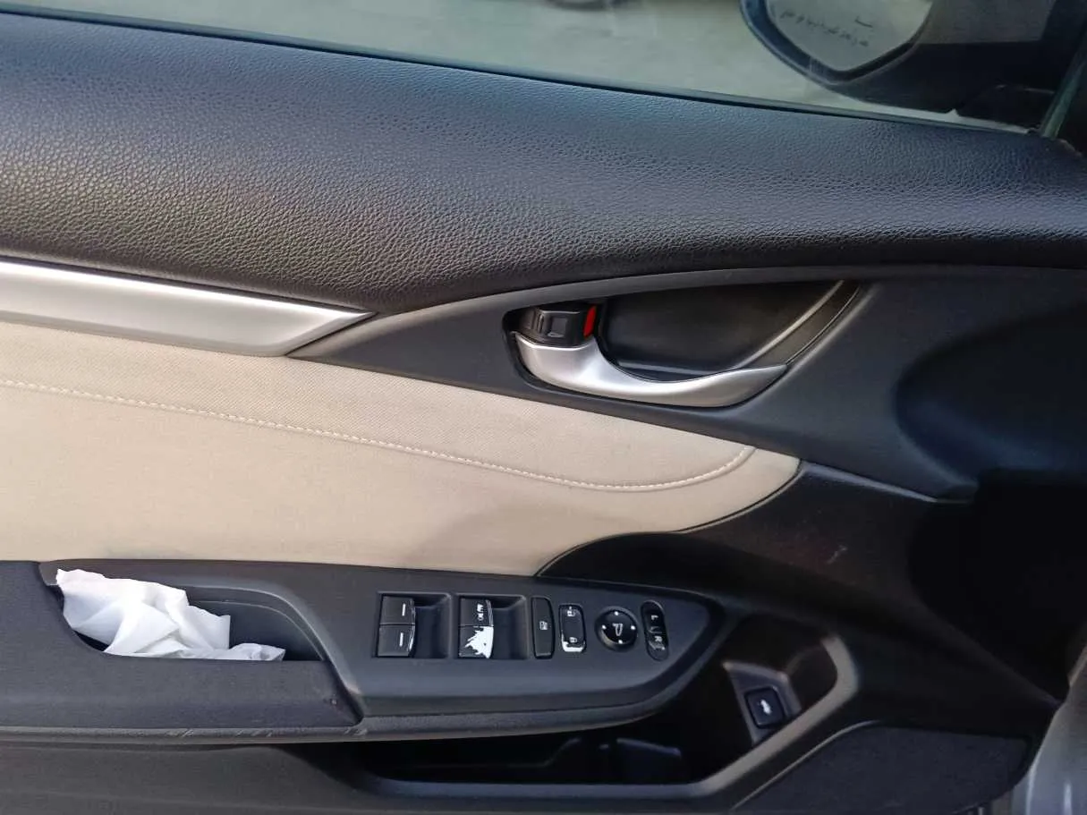 Car image 25