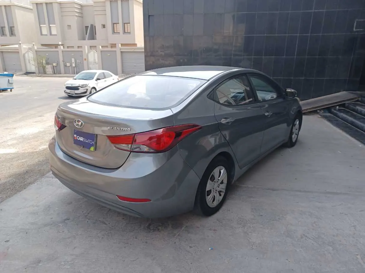 Car image 5