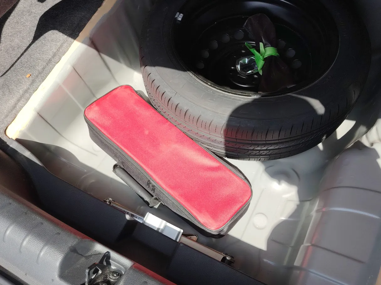 Car image 32