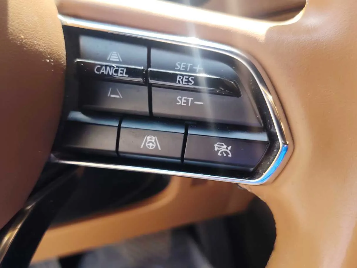 Car image 25