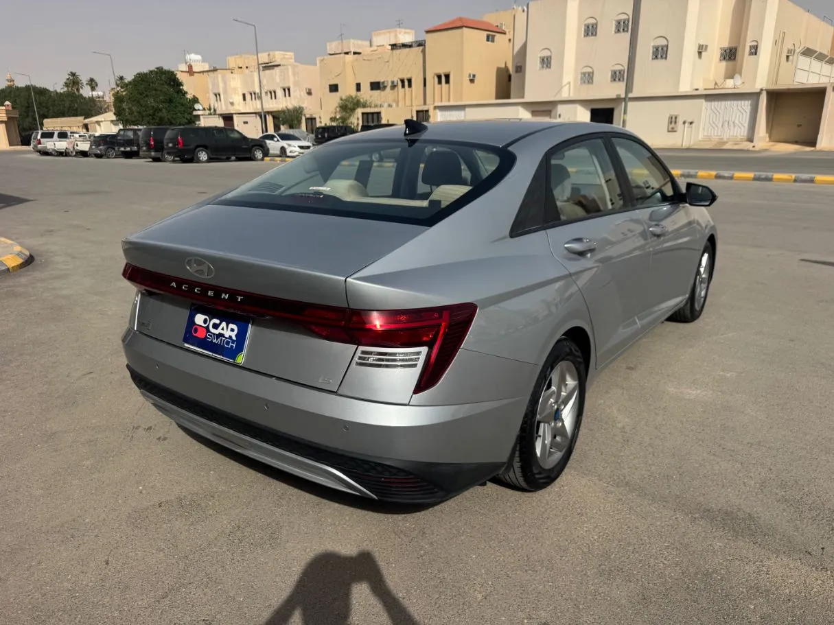 Car image 5