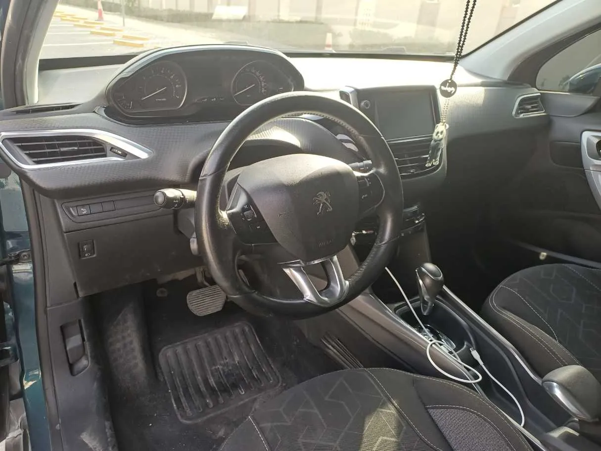 Car image 11