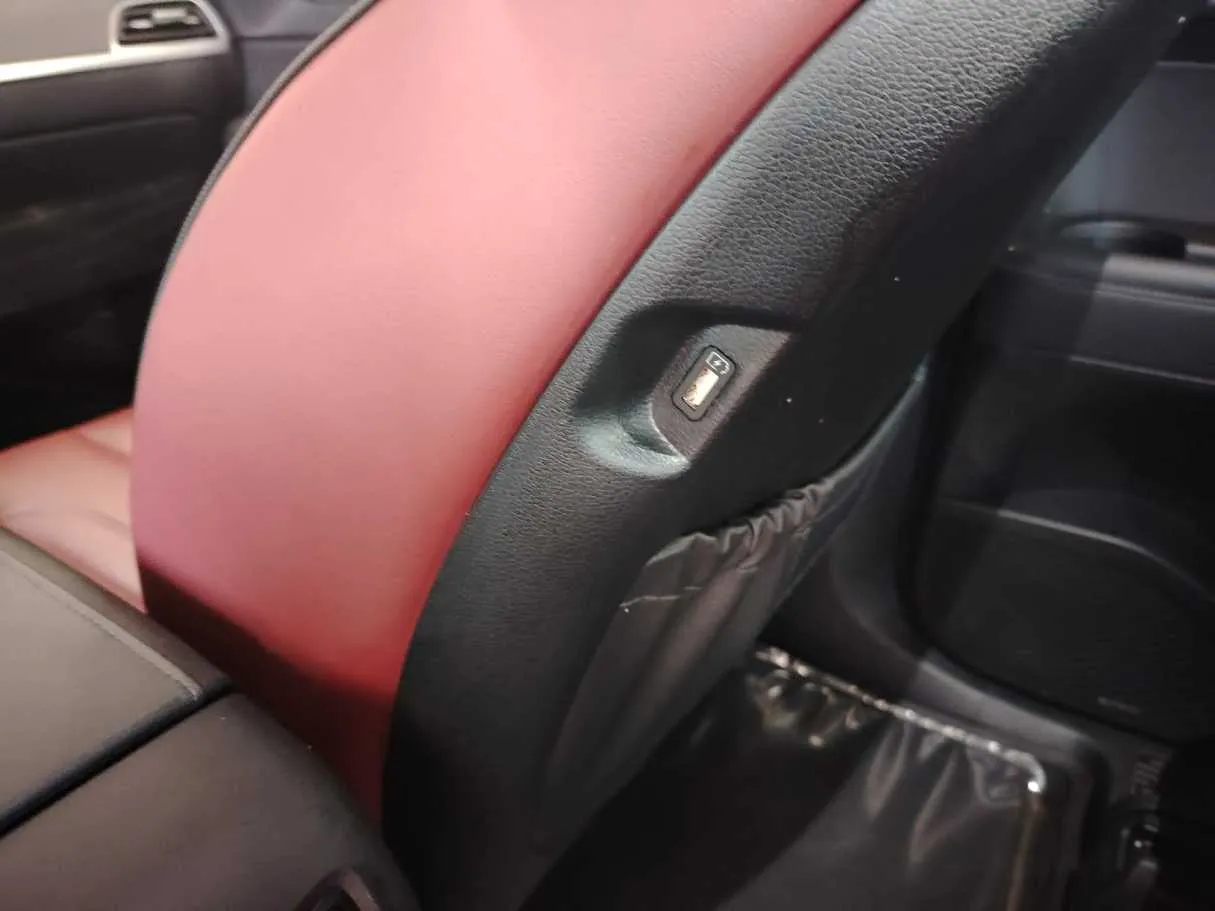Car image 36