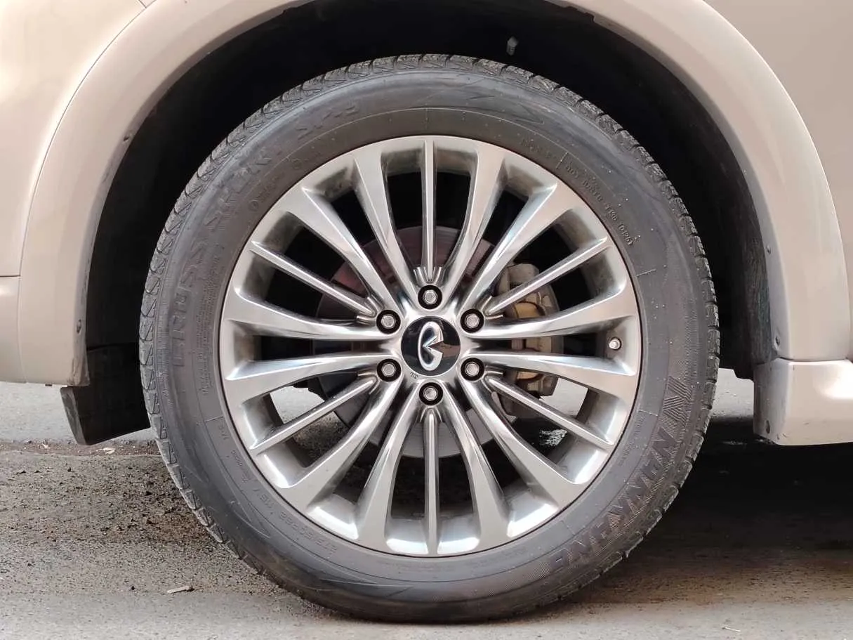 Car image 10