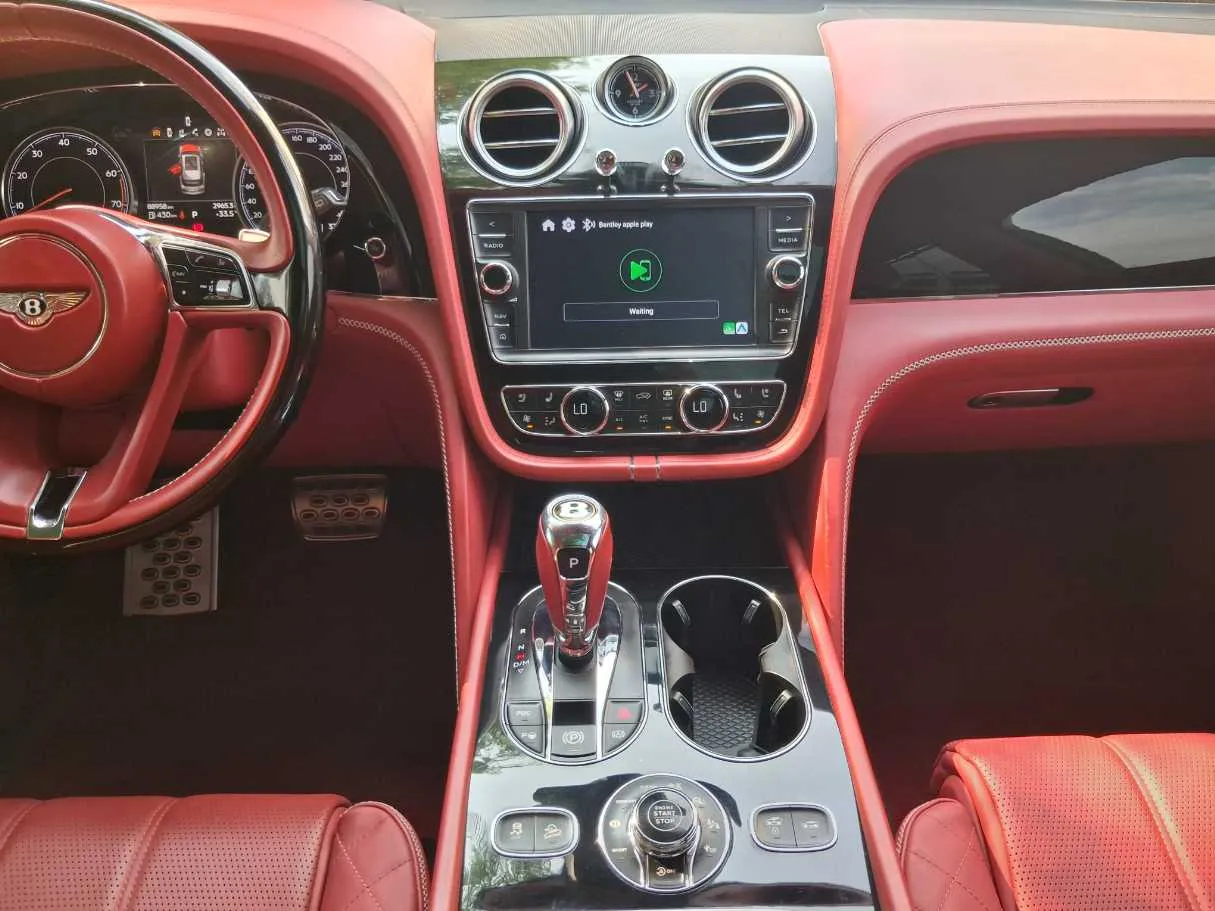 Car image 18