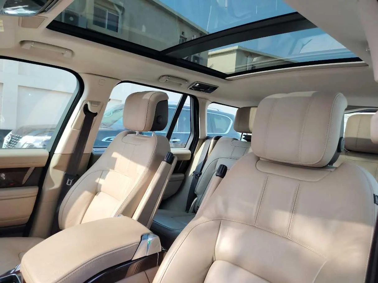 Car image 15