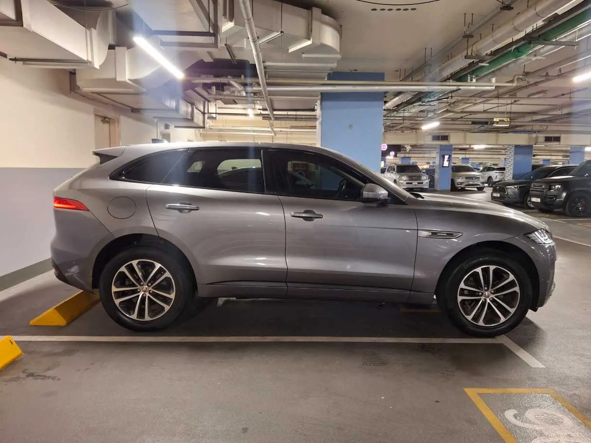 Car image 8