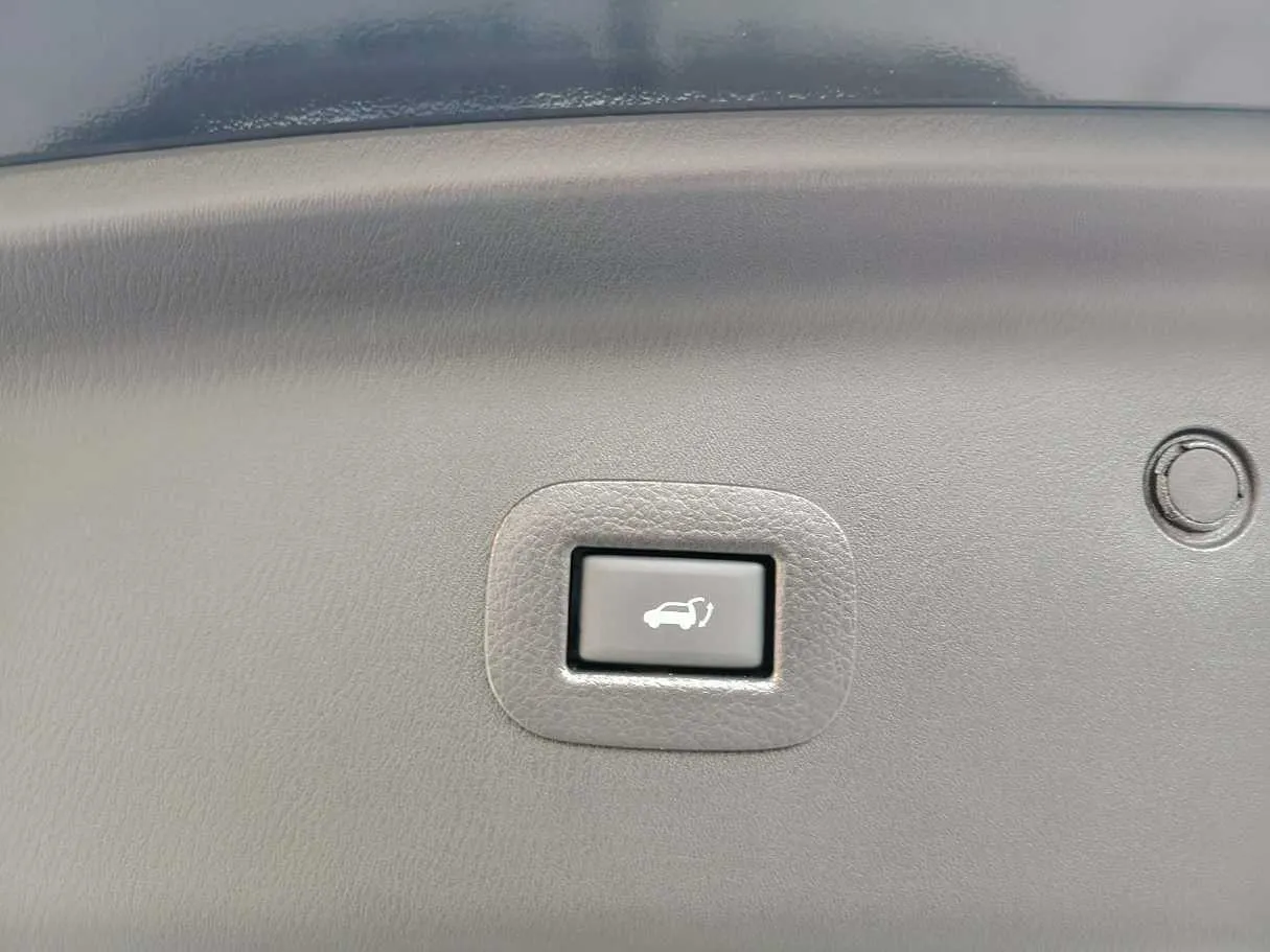 Car image 44