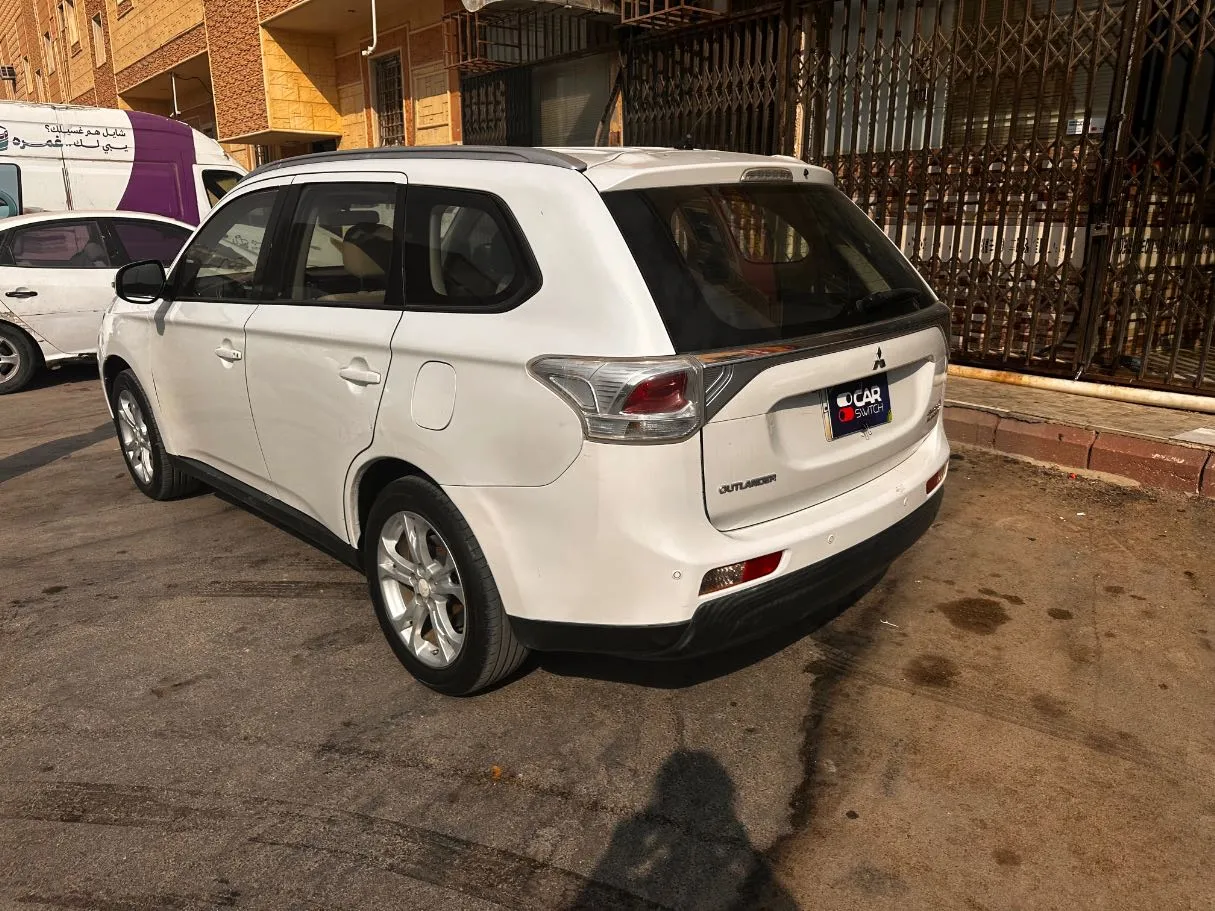 Car image 7