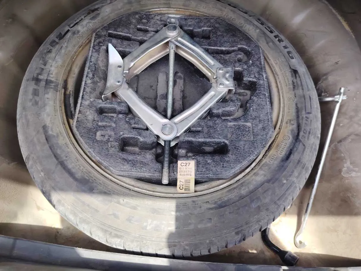 Car image 29