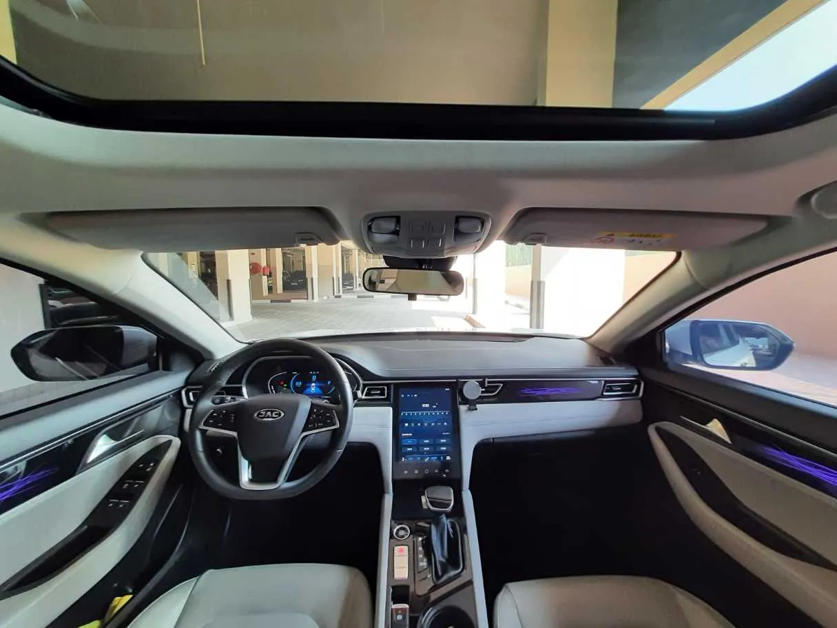 Car image 16