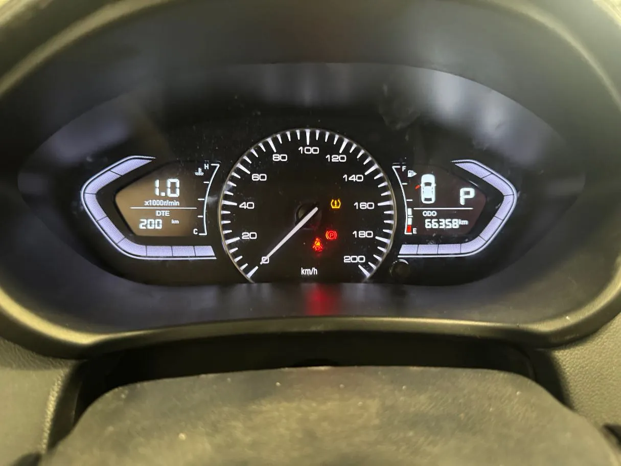 Car image 13