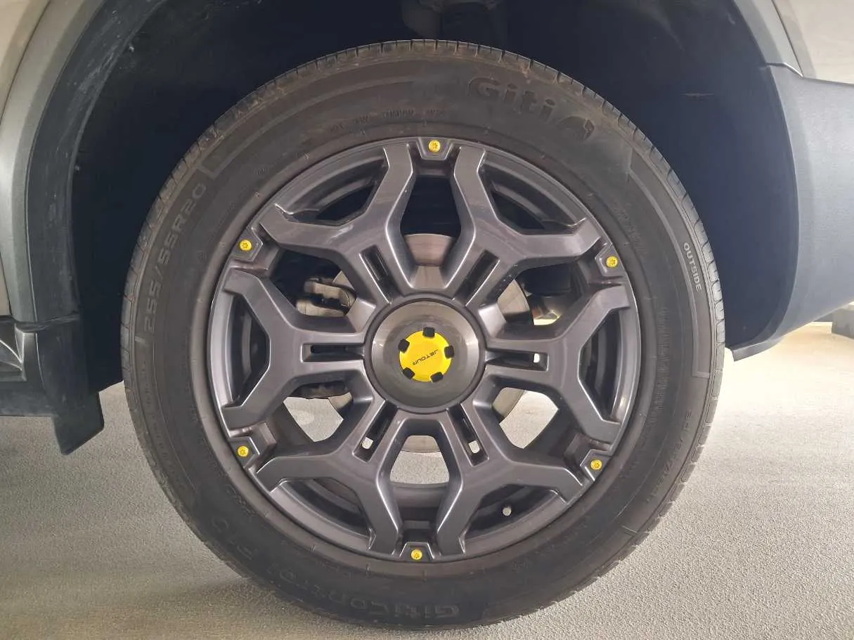 Car image 9