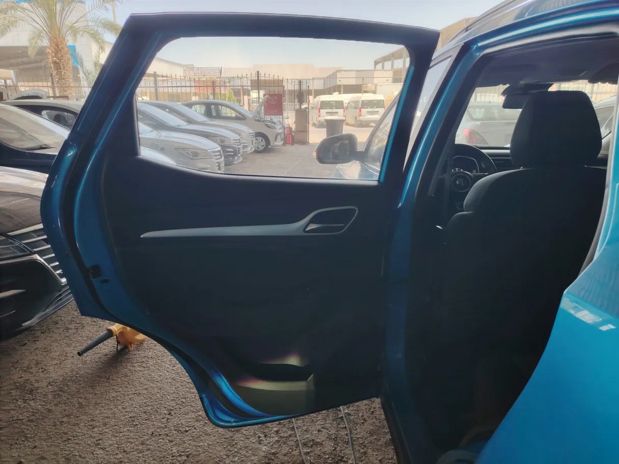 Car image 17