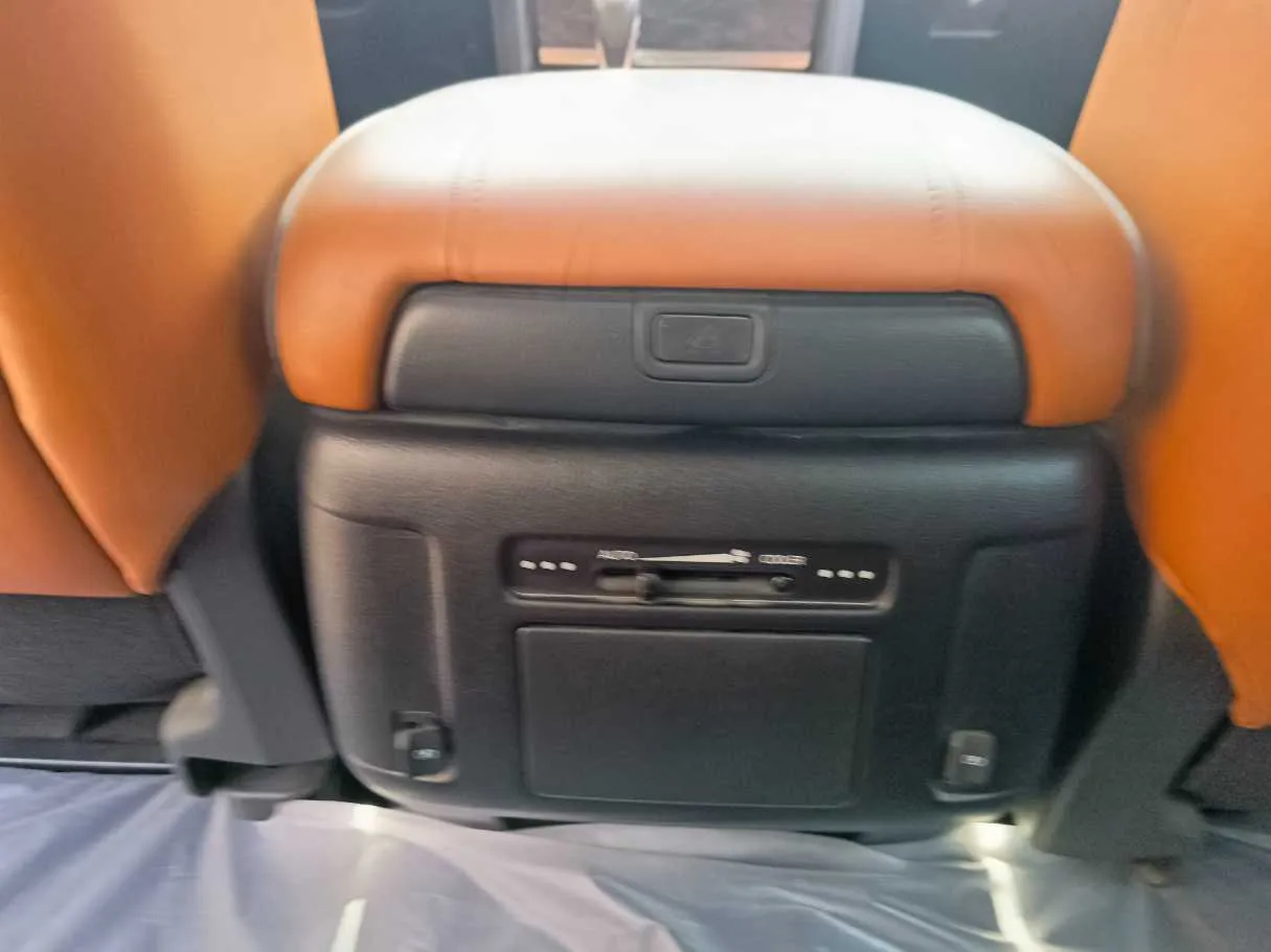 Car image 40