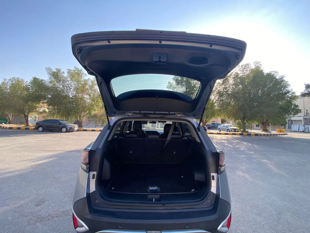 Car image 20